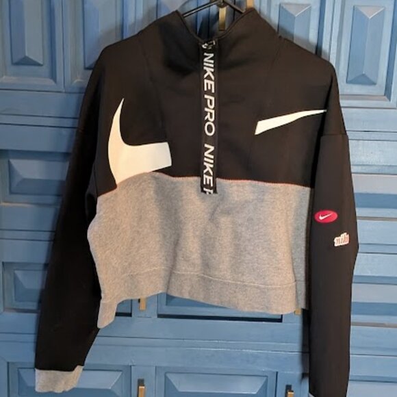 Nike Tops - D2 NIKE Crop Dri-Fit Top